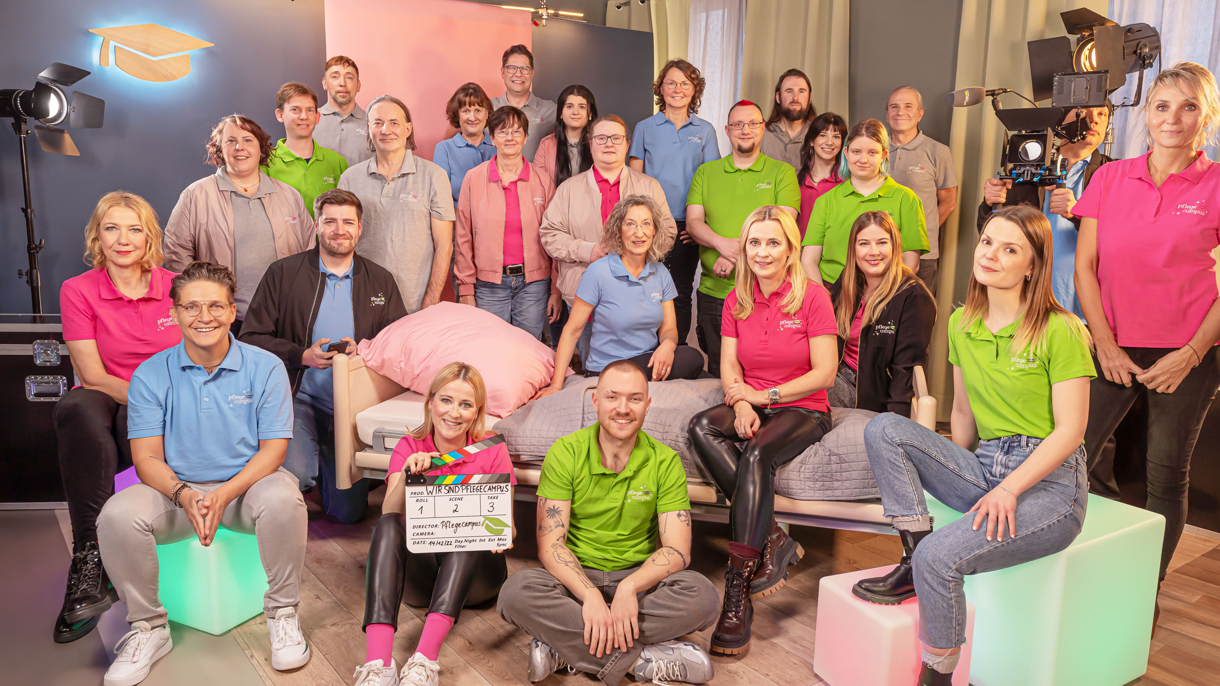 Teamfoto der Mitarbeiter des Pflegecampus